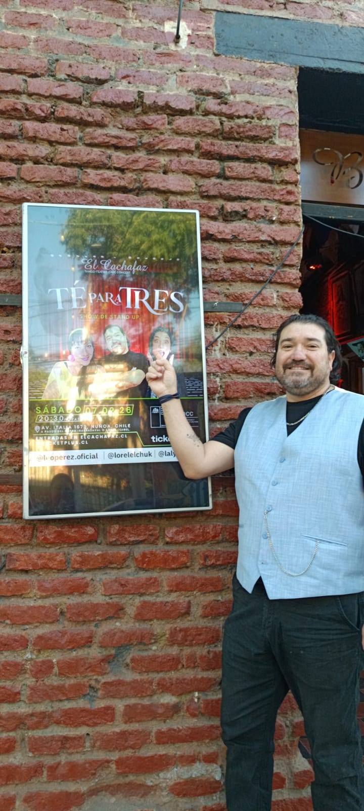 Leo Pérez frente al Teatro El Cachafaz
